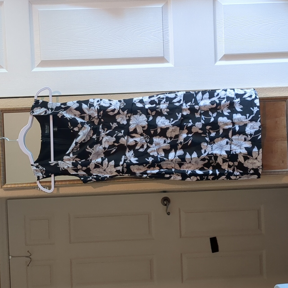 White House Black Market tiered black floral dress size 6 NWT